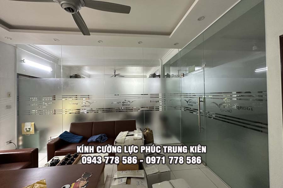 kính cường lực cho phòng khách
